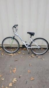 28" Schwinn Trailway Hybrid Bike