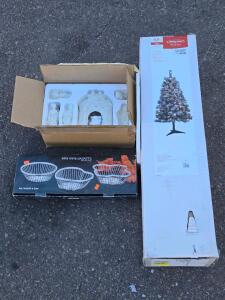 4&frac12;' Pre-Lit Tree , Porcelain Figure Set , Silverplated Mini Wire Baskets