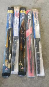 (4) 24" Windshield Wipers,(1) 21" Windshield Wipers