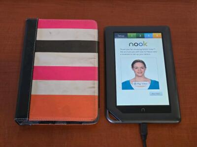 Barnes & Noble Nook Color - Model: BNRV200 & Case