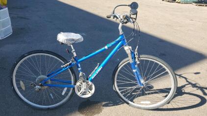 28" Raleigh Route 3.0 hybrid bike