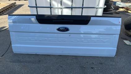 Ford SuperDuty White Tail Gate