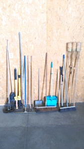 Yard Tools - Security Bar - Tiki Torches