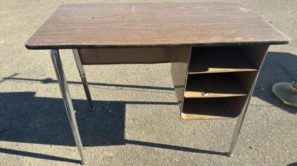Small Child Desk w/ 3 Shelf&rsquo;s /cubby&rsquo;s 28&rdquo;Tall x 18&rdquo; Deep x 35.5&rdquo; Wide