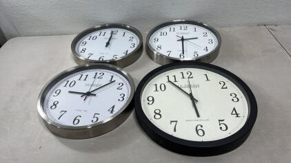 (4) LA CROSSE TECHNOLOGY Atomic Time (Please Read Description)