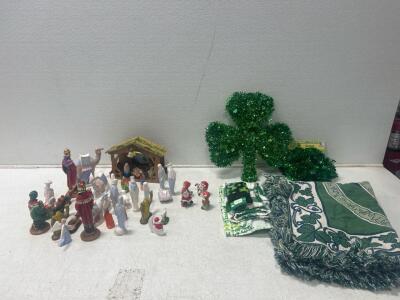 (1) nativity scene (1) tote of Saint Patrick&rsquo;s day Decor