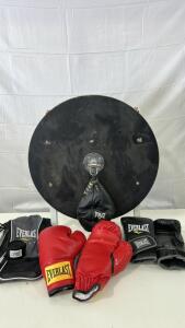 (1) Everlast Speed Bag W/ Platform (1) Elverlast Boxing Gloves (1) Everlast Training Gloves