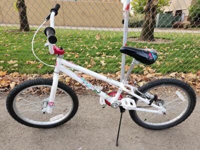 (White) 20" Mongoose Legion Bike