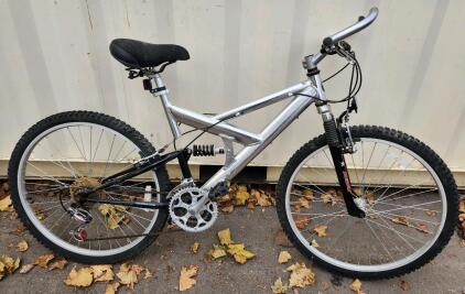 (Silver) 26" Mongoose MGX Bike