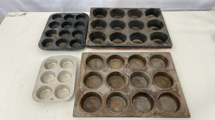 (1) Chicago Metallic 12 Jumbo Muffin Pan (2) 12 Count Large Muffin Pan (2) 12 Count Small Muffin Pan (1) 6 Count Small Muffin Pan