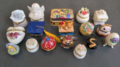 (17) Keepsake Boxes