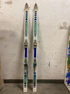 Vintage Rossignol Vista Skis