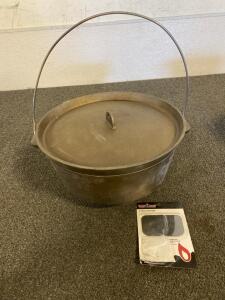 14&rdquo; Cast Iron Camponv Pot With Lid, Handle, And (2) Camp Chef Pan Scrapers