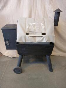 Traeger pellet Grill With a Thermal Insulation Blanket. The Blanket is an Accessory Designed to Help The Grill Maintain a Consistent Temperature and Reduce Pellet Consumption