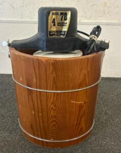 (1) Vintage Richmond Cedar Model 78 Electric Ice Cream Maker (Turns On)