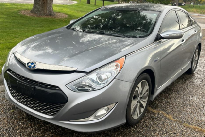 2014 HYUNDAI SONATA - LEATHER INTERIOR!