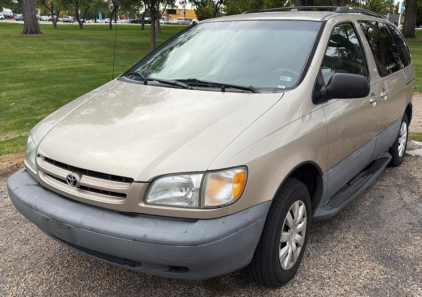 2000 TOYOTA SIENNA
