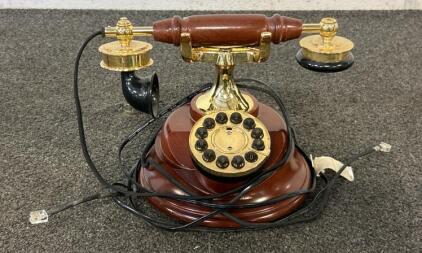 (1) Vintage Rotary Dial Telephone