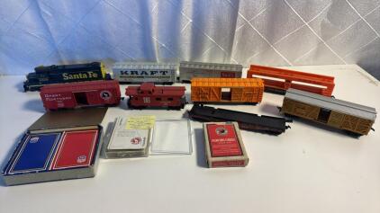 HO Scale Tyco Train Engine & Assortment Of Carts , Train Playing Cards