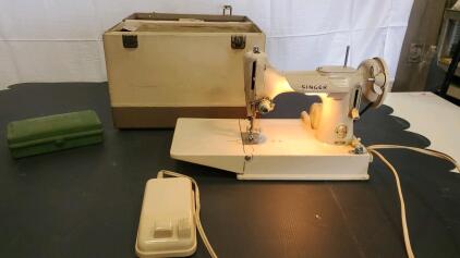 Vintage Singer Sewing Machine With Case 221K