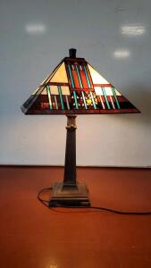 Gorgeous Vintage Tiffany Style Lamp 25"x16"