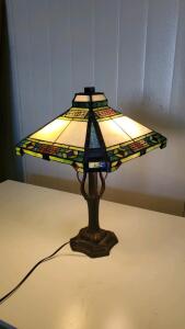 Gorgeous Vintage Tiffany Style Lamp 24.5"x17"