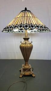 Gorgeous Vintage Tiffany Style Lamp 26"x18.75"