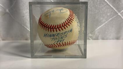 1988 Minnesota Twins Autographed Baseball In Case w/7 Signatures , Frank Viola , KIRBY PUCKETT & many more