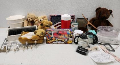 (1) Vintage 1996 Spider-Man Remote Control Adventure Van (1) Vintage Waring Steam Cooker (1) West Bend Electric Food Steamer (1) Vintage Myrtlewood Graceful Seagull Sculpture And More