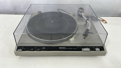 (1) Vintage Technics SL-220 Turntable