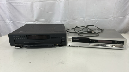 (1) Vintage Technics SL-P2 Compact Disc Player (1) Vintage Philips CDC 925 5-disc CD changer