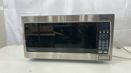 (1) Panasonic Countertop Microwave Oven W/ Inverter Technology