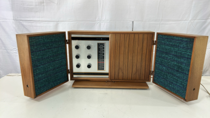 (1) Vintage General Electric T-1000C Stereo/ Radio