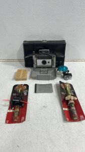 (1) Vintage Polaroid Land Camera Automatic 103 (1) Vintage Star Wars Episode I Qui-Gon Jinn Spin Pop Candy Toy (1) Vintage Star Wars Episode 1 Darth Maul Spin Pop Candy Toy