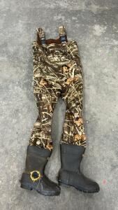 (1) Herter's Men's Camo Pants W/ Boots