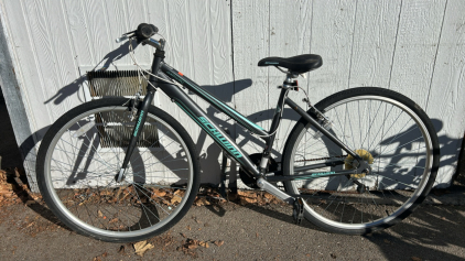 (1) 28&rdquo; Schwinn Pathway Bike (Grey And Green)