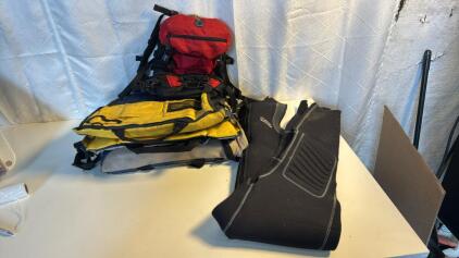 (2) Folding Bleachers Cushion Seats (1) Outdoor Backpack (1) (L) 3.0 John Wetsuit