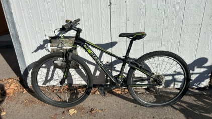 (1) 26&rdquo; Haro Flightline Bike (Green And Black)