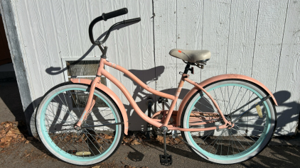 (1) 26&rdquo; Huffy Beach Cruiser (Baby Pink And Light Blue)