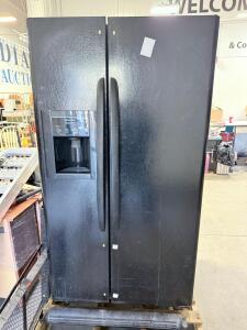 (1) Frigidaire side-by-side Refrigerator In Black