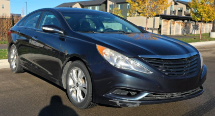 2013 HYUNDIA SONATA - HEATED FRONT SEATS!