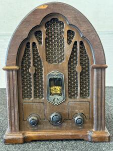 General Electric Model 7-4100JA Retro Cathedral AM/FM Radio