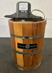 (1) Vintage Sterling 6 Quart Ice Cream Freezer