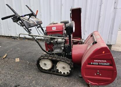 Honda HS1132 snow blower.(PLEASE READ DESCRIPTION )