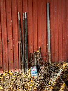 (4) 6&rsquo; T Post (10+) Metal Stakes (1) Parmak Super Energizer 4 Fence Charger