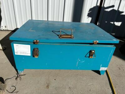 (1) 27.5&rdquo;L x20&rdquo;W x12&rdquo;H Metal Tool Box (Blue)