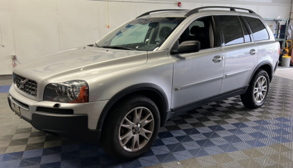 2006 Volvo XC90 - AWD - DVD System!