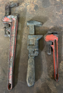 (1) 18&rdquo; Pipe Wrench (1) 10&rdquo; Pipe Wrench (1) 14&rdquo; Pipe Wrench