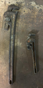 (1) 24&rdquo; Pipe Wrench (1) 10&rdquo; Pipe Wrench