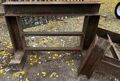 (2) 4&rsquo;x2&rsquo;x3&rsquo; Steel Racks
